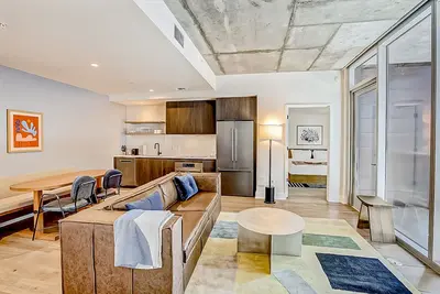 Image de Downtown Austin Luxe condo w/private balcony - rooftop pool & gym