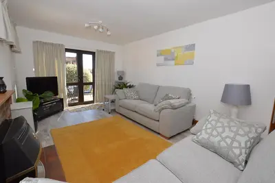 Image de This bright and welcoming annexe is well equipped, with parking - perfect for a break exploring the