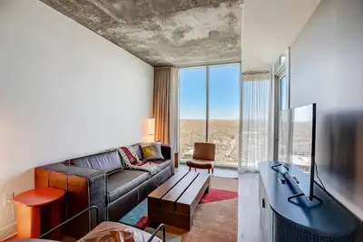 Image de Luxe 21st flr condo with balcony - rooftop pool and gym