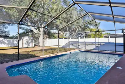 Image de Lively home with private heated pool, firepit & enclosed yard - dog-friendly