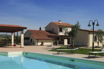 Image de Independent farmhouse with pool ideal for groups