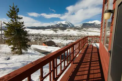 Image de Magnificent Hilltop Views - 4br, garage, patio