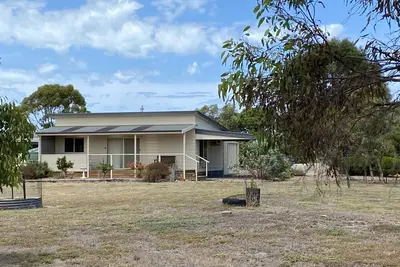 Image de Aggies is a 2 bedroom cottage in a semi rural part of Goolwa. Close to the river