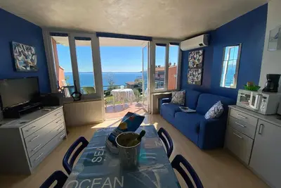 Image de Appartement \"Front Lake Amazing View\" Avec vue sur lac avec piscine, A/C & Wi-Fi