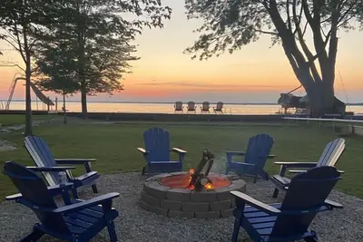 Image de Sunset Bay:Spring Awaits at Sunset Bay – Wake Up to Tranquil Bay Views