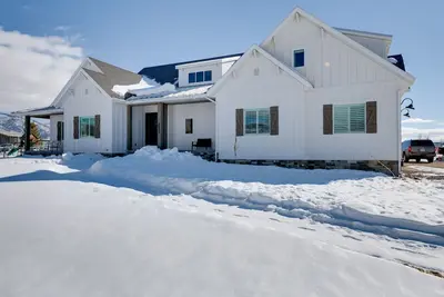 Image de Stunning Home w\/ Hot Tub ~ 15 Mi to Park City!