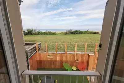 Image de La maison bleue  du surfeur face à la mer 6 personnes