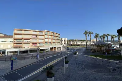 Image de Appartement T2 avec Terrasse et Garage à Cavalaire-sur-Mer - Proche Port