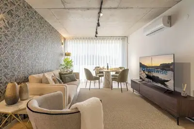 Image de Luxurious Apartment w/ Balcony & Pool by HostWise