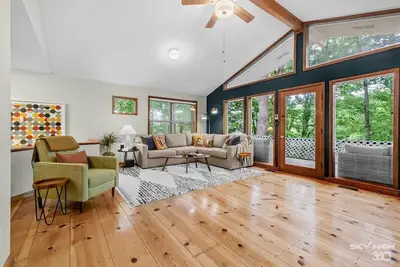 Image de Mcm Lakehouse - Direct Lake Access - Sleeps 8