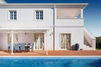 Image de Perfectly Designed Villa In Mediterranean Setting