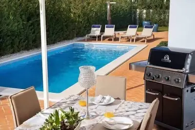 Image de Luxury Villa with Lavish Interiors