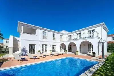 Image de Majestic Villa with Large Terrace & Pool