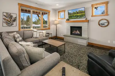 Image de Four Master Suites! *Hot tub*On the Golf Range - Great Value