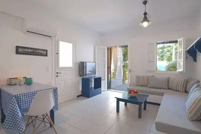 Image de Traditional beach front apartment