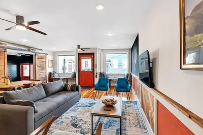 Image de Timeless 2 Br Home | Heart of Charleston | King St