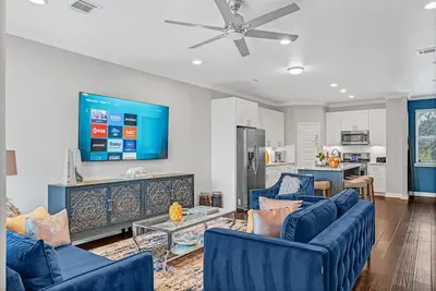 Image de Lovely Home w/ King Bed & Hot Tub Near Houston Rodeo & Final Four!