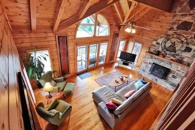 Image de Secluded Hilltop Retreat: Log Cabin + Hot Tub