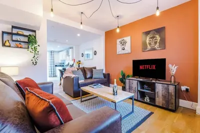 Image de Stunning Home, Perfect for Groups, Free Parking!