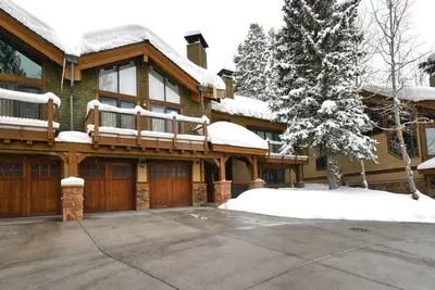 Image de Entièrement rénové en 2019 - Walk to Lifts and Stein Eriksen Lodge