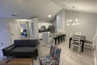 Image de Corporate Duplex #B - fully remodeled & Furnished