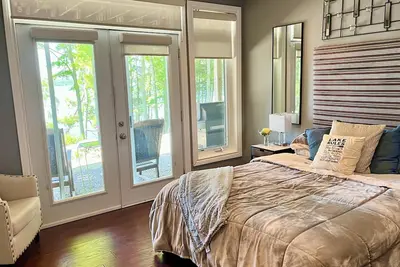 Image de Lakehouse apartment with Bunkie