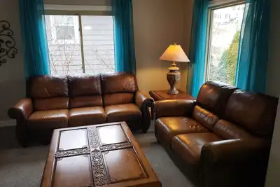 Image de Quiet comfort close to St. Marys and Mayo Clinic.