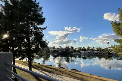 Image de Gorgeous Lake Front Views in Prime Scottsdale Location!