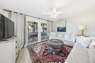 Image de Needle Rush Point E11 | Walk to FloraBama | Boat Slips | 2 Pools | My Beach Getaways