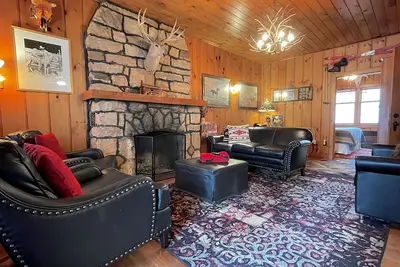 Image de Molesworth House- Large, Historic Home, Walk to Downtown Cody