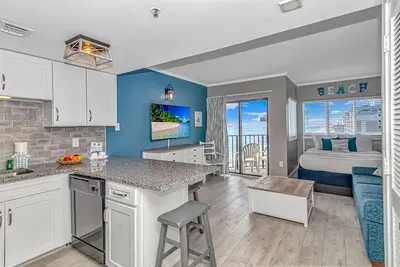 Image de Modern & Futuristic Updated Oceanfront Escape! Palace 1005