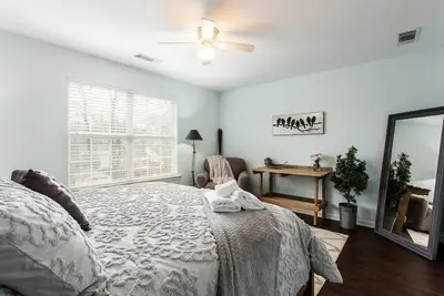 Image de Rustic-Industrial Vibe/Marta/Good Eats/Sleeps 6