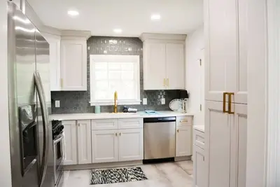 Image de Marietta Bungalow-Near Truist Park! - Sleeps 6