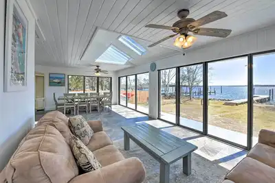 Image de Updated Waterfront Escape w/ Dock & Fire Pit