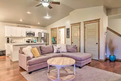 Image de Townhome w/ Private Hot Tub, 8 Mi to Downtown