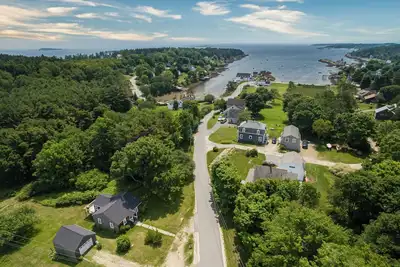 Image de Lowell's Cove Cottage - Quaint 2br Cottage short walk away from Lowell's Cove