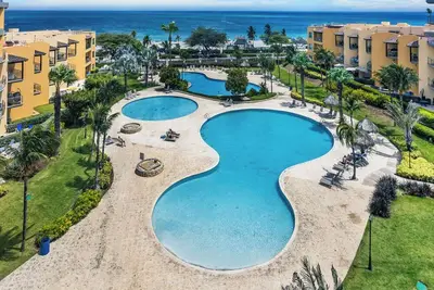 Image de Oceanfront Penthouse 4br w/ Roof Top Deck w/ Jacuzzi @ Eagle Beach