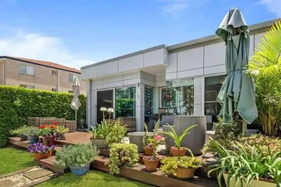 Image de Keith's on Sylvan Beach. Stylish 2br unit with awesome Pumistone Passage views.