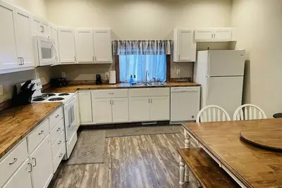 Image de Modern Farmhouse 3 Bed, 2 Bath Apartment, Sleeps 7, Lots of Space, Downtown