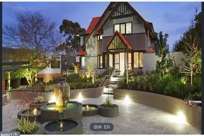 Image de Sophisticated living in a Luxurious Complex with Opulent contemporary style