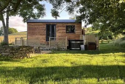 Image de Stag Lodge Pod, pet friendly, with hot tub in Llanfair Caereinion