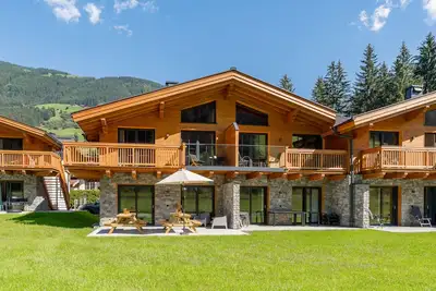 Image de Chalet au bord d'un ruisseau bruyant