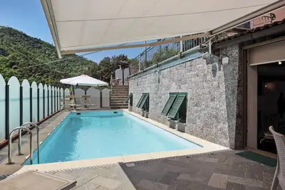 Image de Appartement \"Casa Gocce Di Cristallo\", avec vue mer, piscine et Wi-Fi.