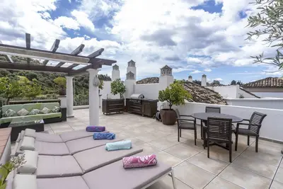 Image de Appartement \"Beautiful Penthouse with Solarium\", vue sur la montagne, piscine, jardin et Wi-Fi