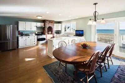 Image de Large waterfront family home in a great location, spectacular views! Rpsh003