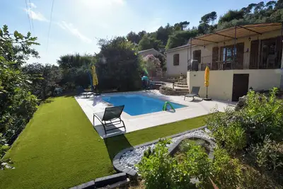 Image de Maison conviviale, centre Var. 3 chambres. Piscine privative clôturée