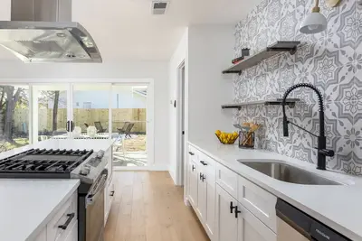 Image de Beautiful Smart Home in North Austin - Perfect for Remote Work or Relaxation