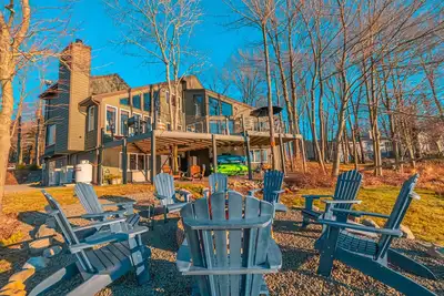 Image de Lake views from every room! West End Pond has hot tub/game room/fireplace/kayaks