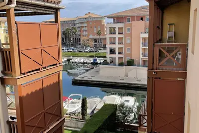 Image de T2/3 climatisé mezzanine avec vue sur le port parking privé