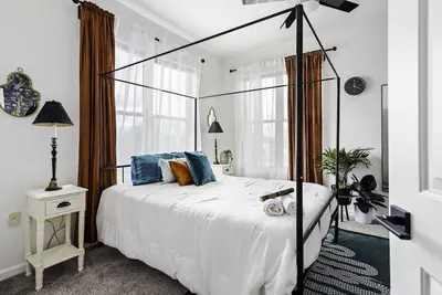 Image de Entire Condo- Urban Safari in the heart of Atl